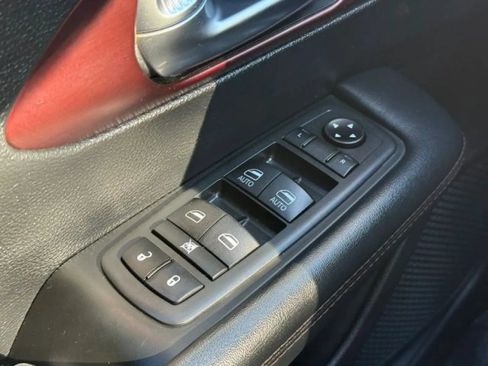 Used 2020 Chrysler Pacifica Touring-L FWD image 40