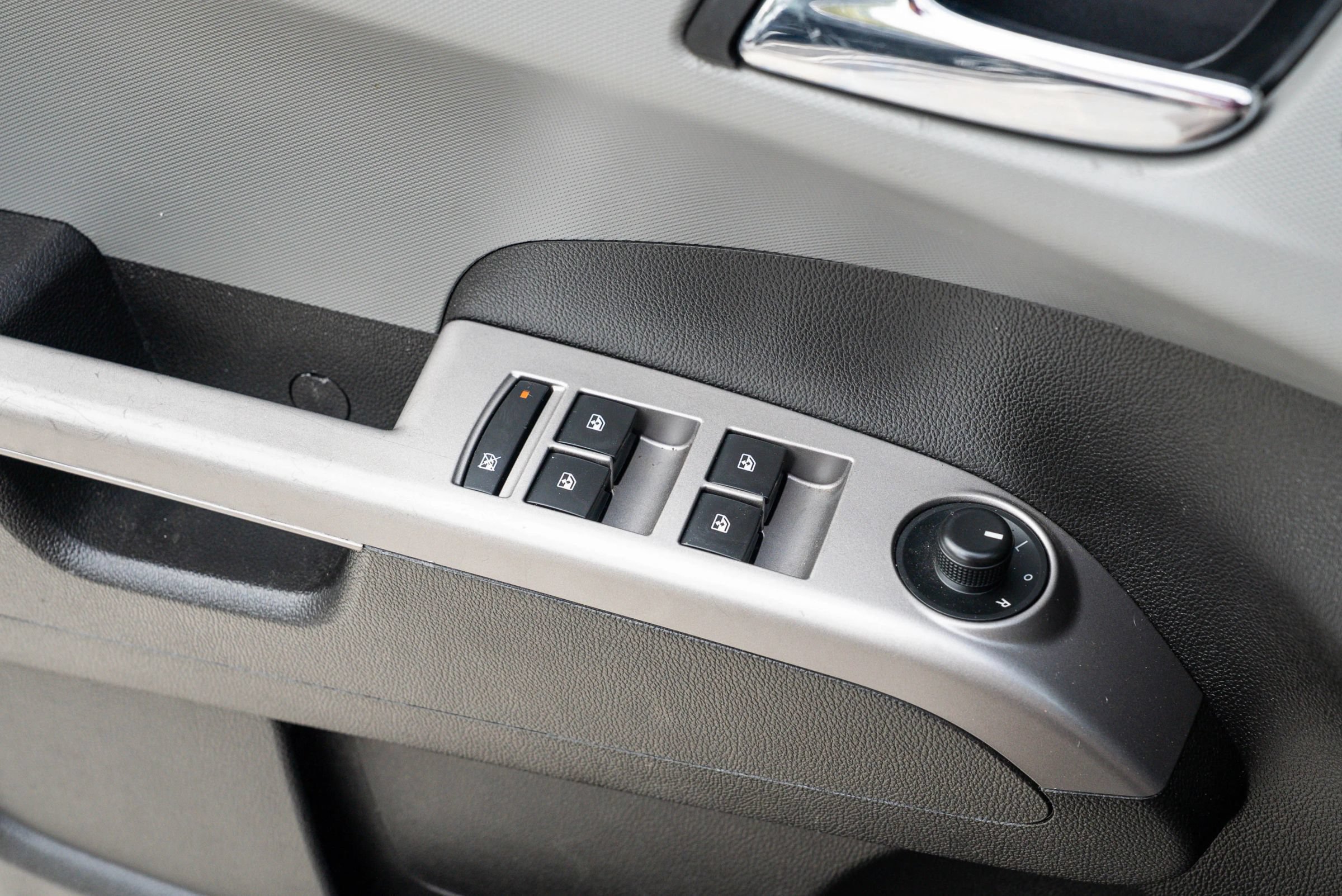 Used 2019 Chevrolet Sonic Premier FWD image 32