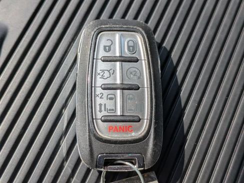 Used 2024 Chrysler Pacifica Limited FWD image 34