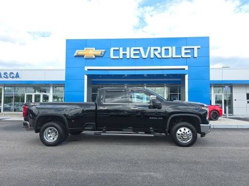 Used 2025 Chevrolet Silverado 3500 LTZ AWD/4WD image 2