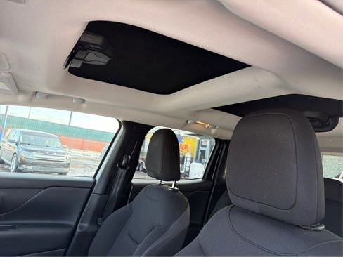 Used 2018 Jeep Renegade Altitude image 17