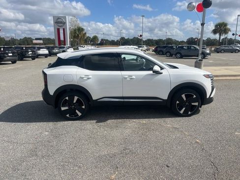 New 2025 Nissan Kicks SR image 13