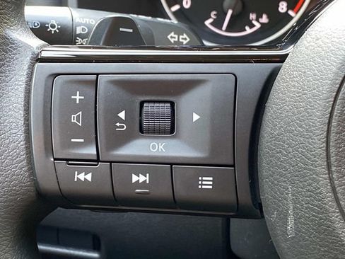 Used 2023 Nissan Rogue SV FWD image 18