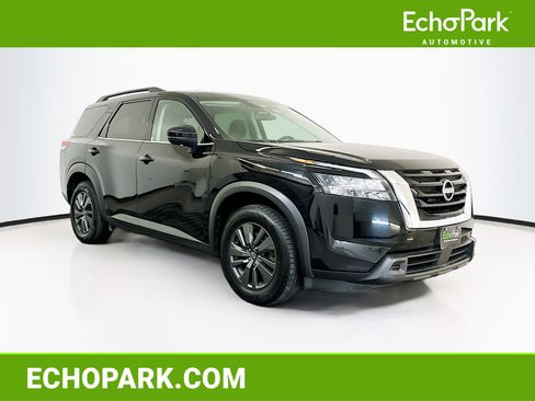 Used 2024 Nissan Pathfinder SV image 1