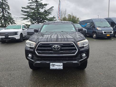 Used 2018 Toyota Tacoma 4x4 Double Cab image 2