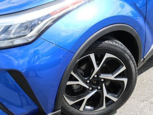 Used 2021 Toyota C-HR XLE FWD image 4
