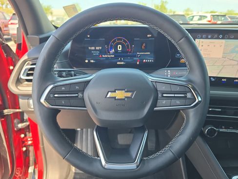 Used 2025 Chevrolet Traverse LT FWD image 26