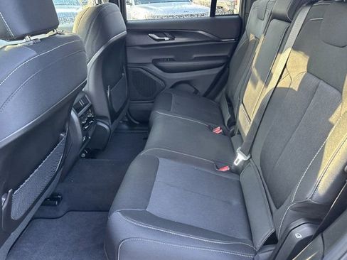 New 2025 Jeep Grand Cherokee Laredo image 19