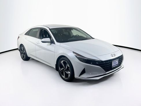 Used 2023 Hyundai Elantra SEL w/ Convenience Package image 3