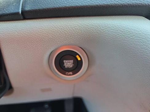 Used 2024 Chrysler Pacifica Touring-L FWD image 27