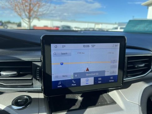 Used 2023 Ford Explorer XLT image 24