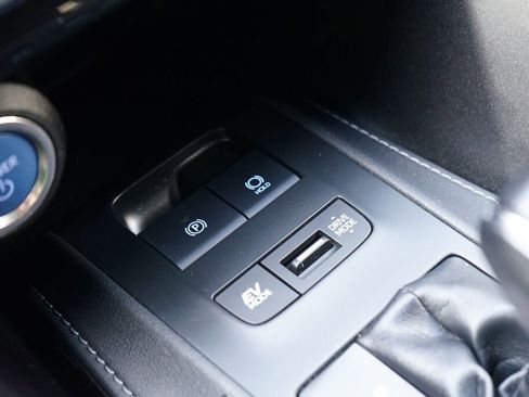 Used 2021 Toyota Venza LE image 21