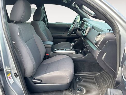 Used 2019 Toyota Tacoma TRD Off-Road AWD/4WD image 24