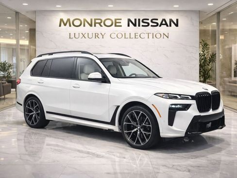 Used 2024 BMW X7 xDrive40i w/ Executive Package image 8