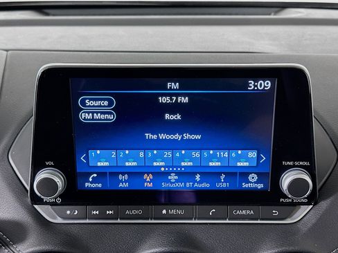 Used 2025 Nissan Sentra SV FWD image 21