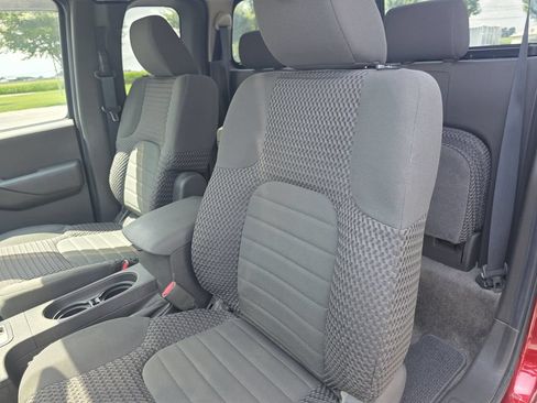 Used 2014 Nissan Frontier SV w/ SV Value Truck Package AWD/4WD image 12
