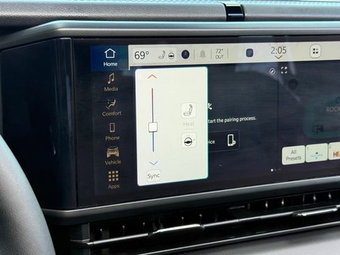 Used 2024 Jeep Wrangler Sahara image 11