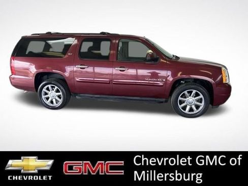 Used 2008 GMC Yukon XL SLT w/ SLT Preferred Equipment Group AWD/4WD image 2