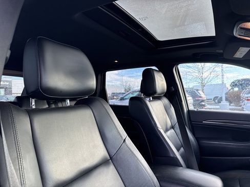Used 2018 Jeep Grand Cherokee Limited image 24