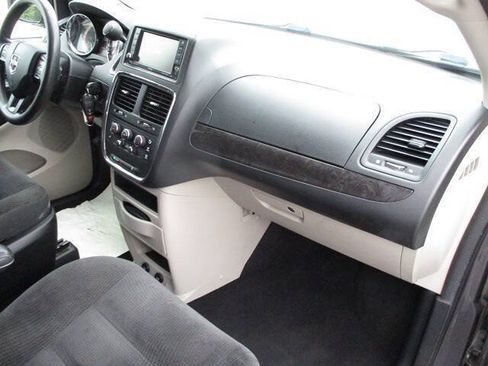 Used 2018 Dodge Grand Caravan SE w/ UConnect Hands-Free Group FWD image 20