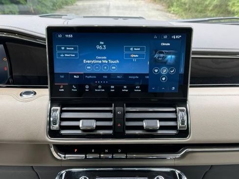 Used 2023 Lincoln Navigator Reserve AWD/4WD image 28
