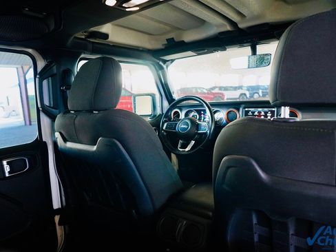 Used 2023 Jeep Gladiator Mojave w/ Cold Weather Group image 8