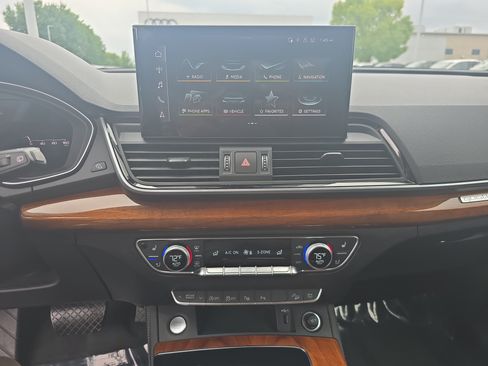Used 2023 Audi Q5 2.0T Prestige w/ Prestige Package AWD/4WD image 17