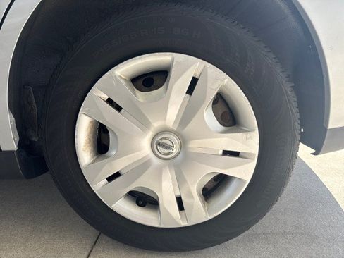 Used 2012 Nissan Versa 1.8 S FWD image 5