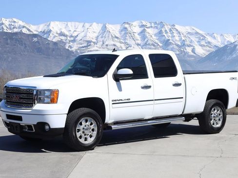 Used 2012 GMC Sierra 2500 Denali AWD/4WD image 2