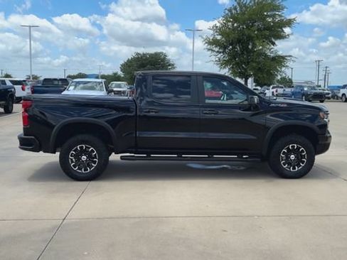 Used 2022 Chevrolet Silverado 1500 ZR2 w/ Technology Package AWD/4WD image 9