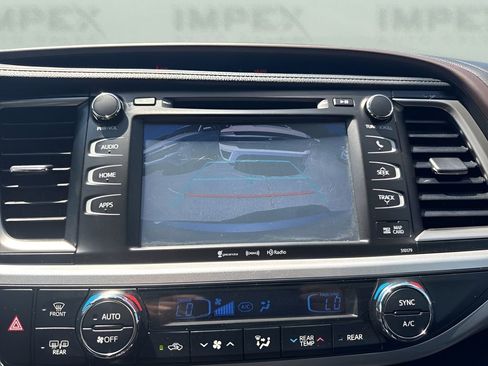 Used 2018 Toyota Highlander XLE image 20