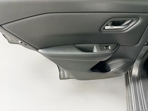 Used 2024 Nissan Rogue SV image 25