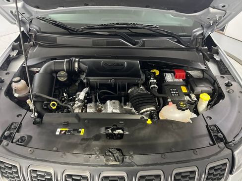 Used 2024 Jeep Compass Trailhawk image 11