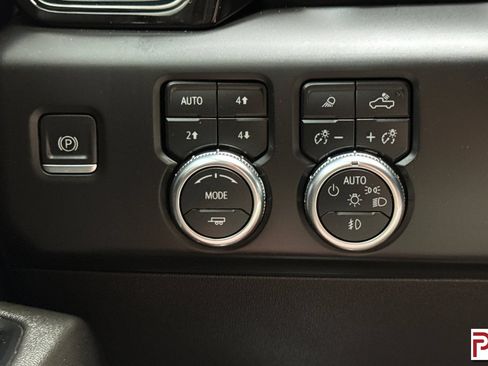 Certified 2022 GMC Sierra 1500 AT4 w/ AT4 Premium Package AWD/4WD image 31