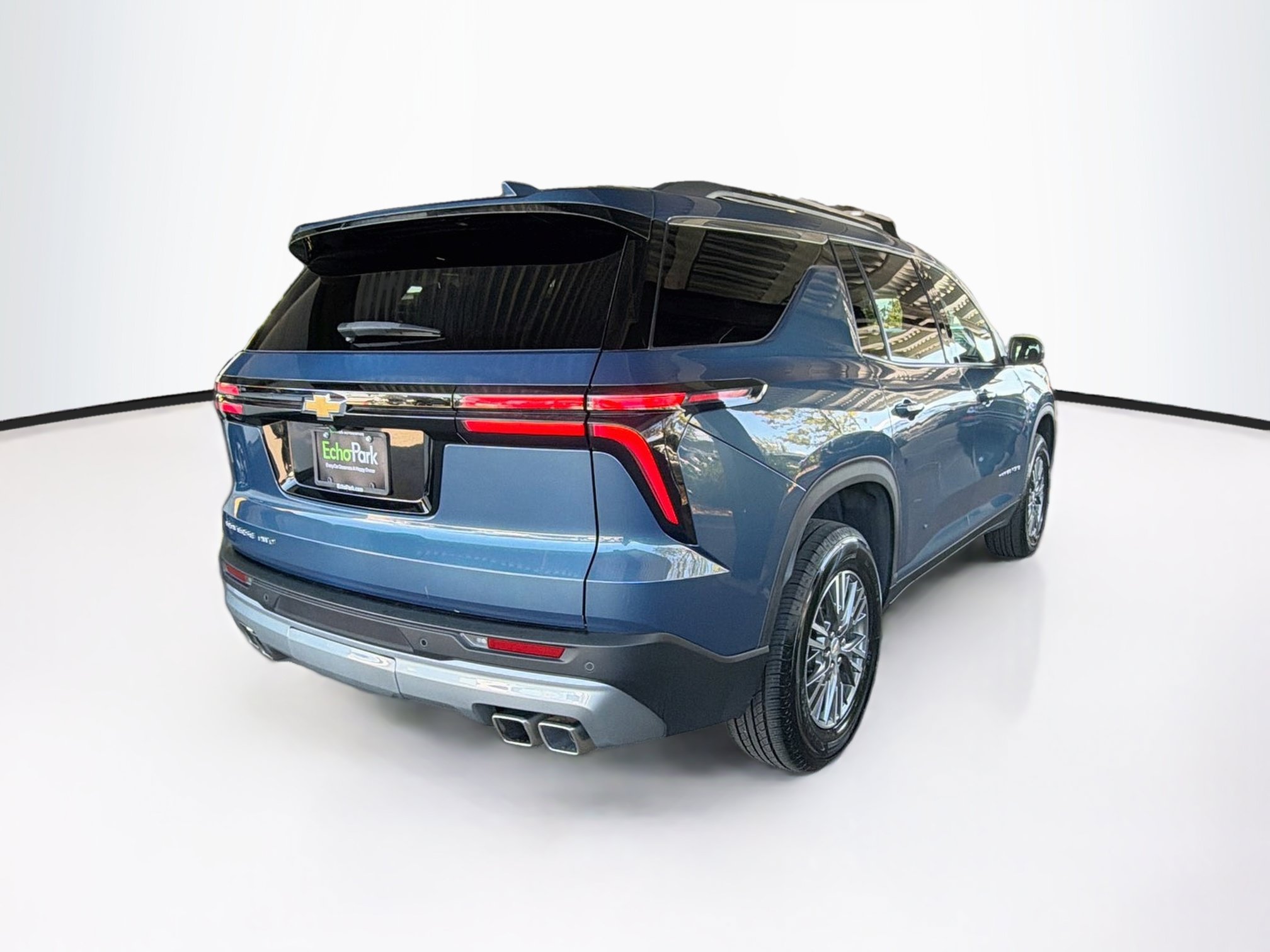 Used 2025 Chevrolet Traverse LT AWD/4WD image 9