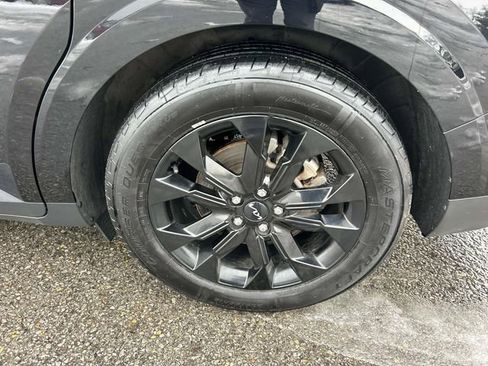 Used 2023 Kia Carnival SX image 12