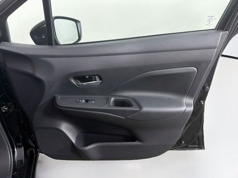 Used 2025 Nissan Versa SV FWD image 32