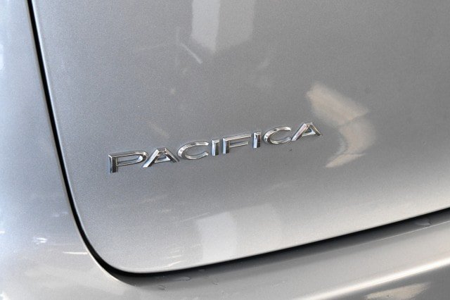 Used 2017 Chrysler Pacifica Touring Plus FWD image 12