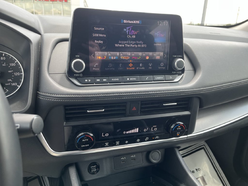 Used 2025 Nissan Rogue SV AWD/4WD image 16