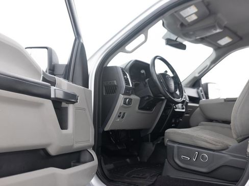 Used 2016 Ford F150 XLT w/ Equipment Group 302A Luxury AWD/4WD image 31