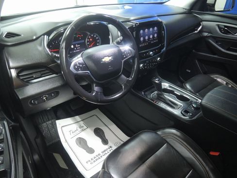 Used 2020 Chevrolet Traverse LT w/ LT Premium Package image 4