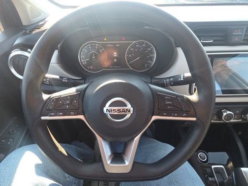 Used 2021 Nissan Versa SV image 31