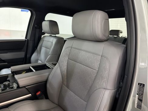 Used 2025 Toyota Tundra Limited AWD/4WD image 13