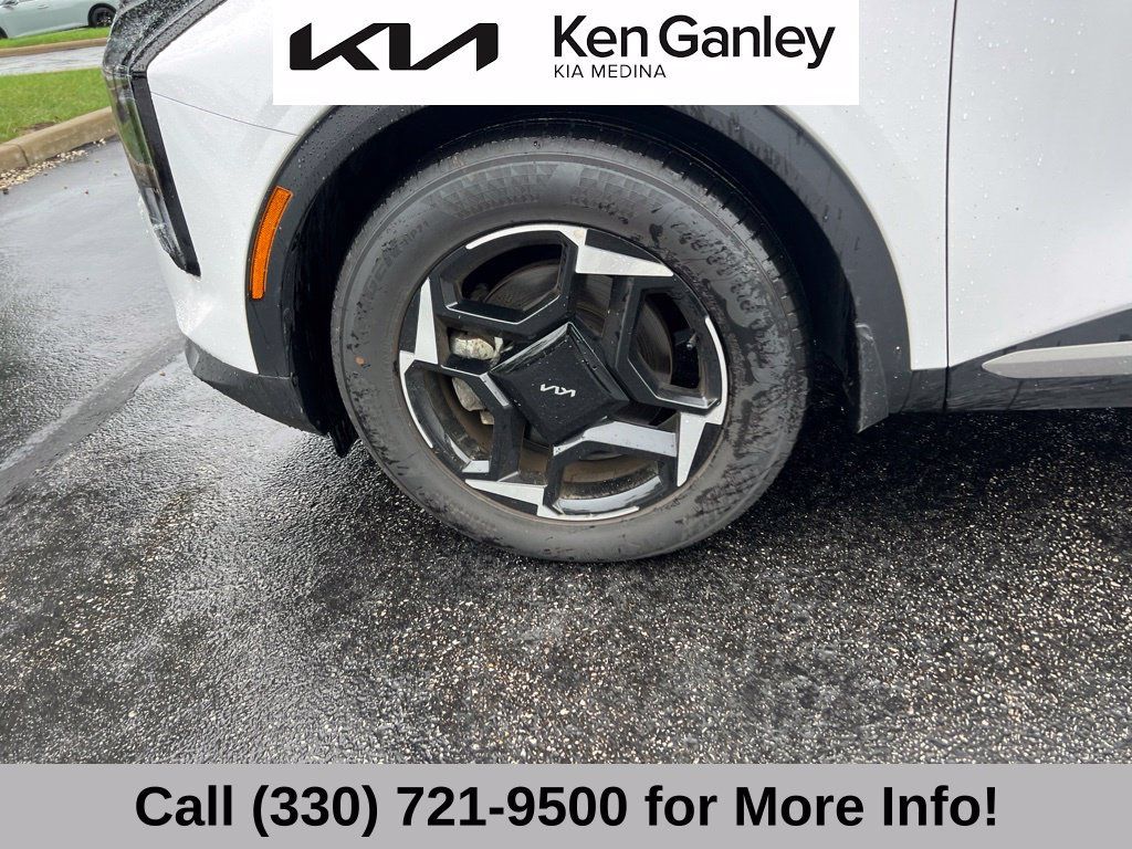 Certified 2026 Kia Sportage EX FWD image 17