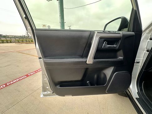 Used 2014 Toyota 4Runner SR5 Premium RWD image 25