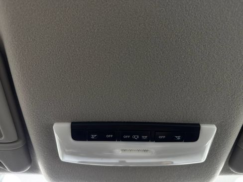Used 2025 Nissan Versa S w/ Trunk Package FWD image 32