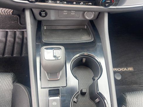Used 2024 Nissan Rogue SV image 19