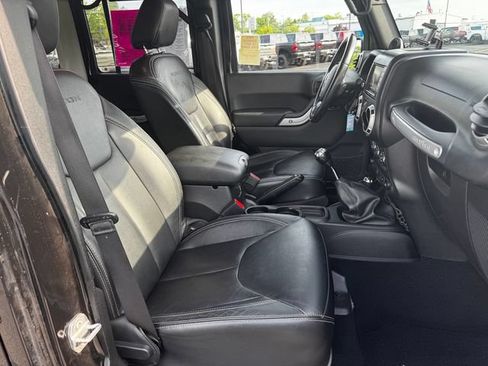 Used 2013 Jeep Wrangler Unlimited Rubicon w/ Connectivity Group AWD/4WD image 14