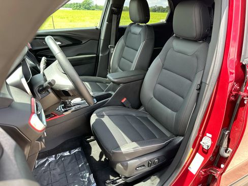 Used 2022 Chevrolet TrailBlazer RS w/ Sun and Liftgate Package FWD image 11