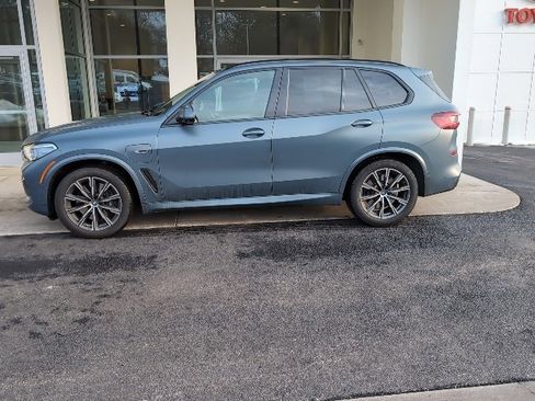 Used 2022 BMW X5 xDrive45e w/ M Sport Package image 4
